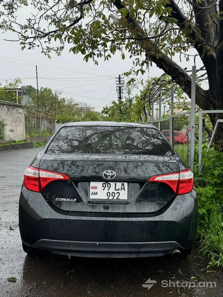Վաճառվում է Toyota Corolla սև գույնի ավտոմեքենա 2