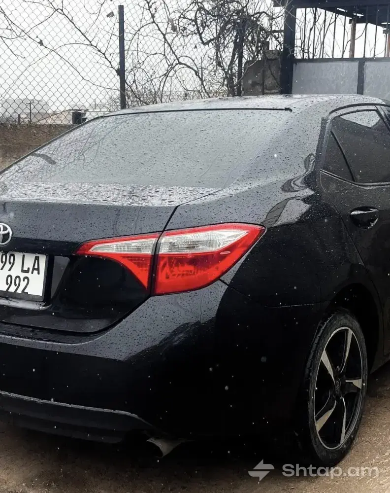 Վաճառվում է Toyota Corolla սև գույնի ավտոմեքենա 4
