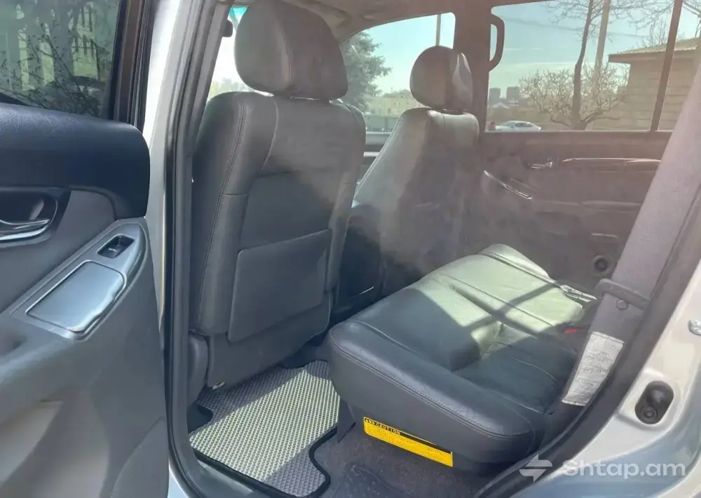 Վաճառվում է Toyota Land Cruiser Prado 2