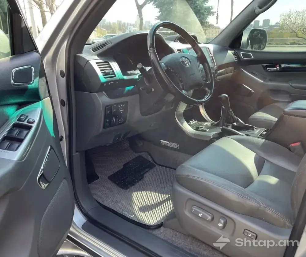 Վաճառվում է Toyota Land Cruiser Prado 3