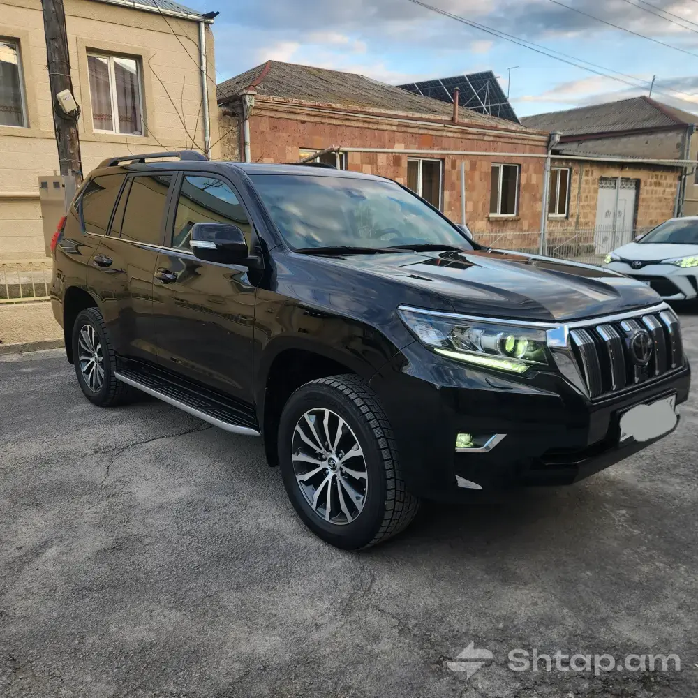 Toyota Land Cruiser Prado 2023 in Excellent Condition 1