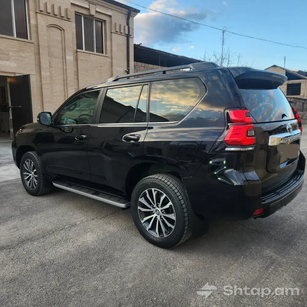 Toyota Land Cruiser Prado 2023 in Excellent Condition 4