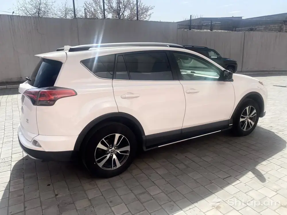 Վաճառվում է Toyota RAV4՝ սպիտակ գույնի և առանց վնասվածքների 2