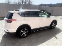 Վաճառվում է Toyota RAV4՝ սպիտակ գույնի և առանց վնասվածքների image thumbnail 2