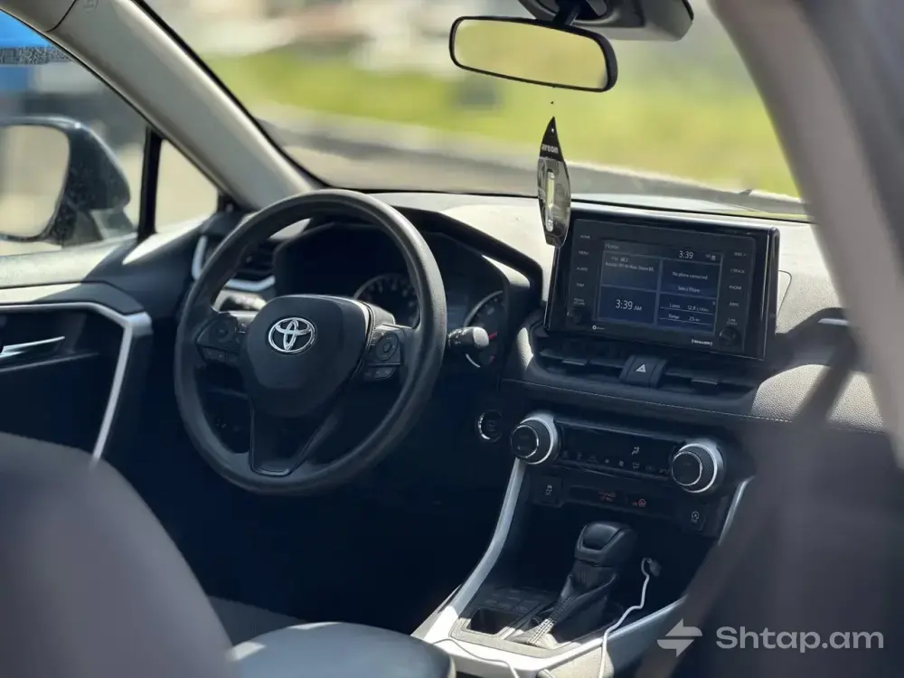 Excellent Condition 2020 Toyota RAV4 XLE 2