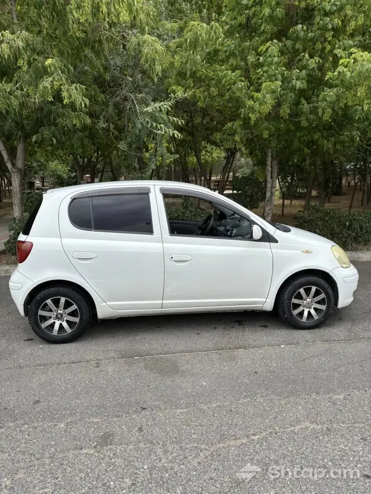 Toyota Vitz Car for Sale 1