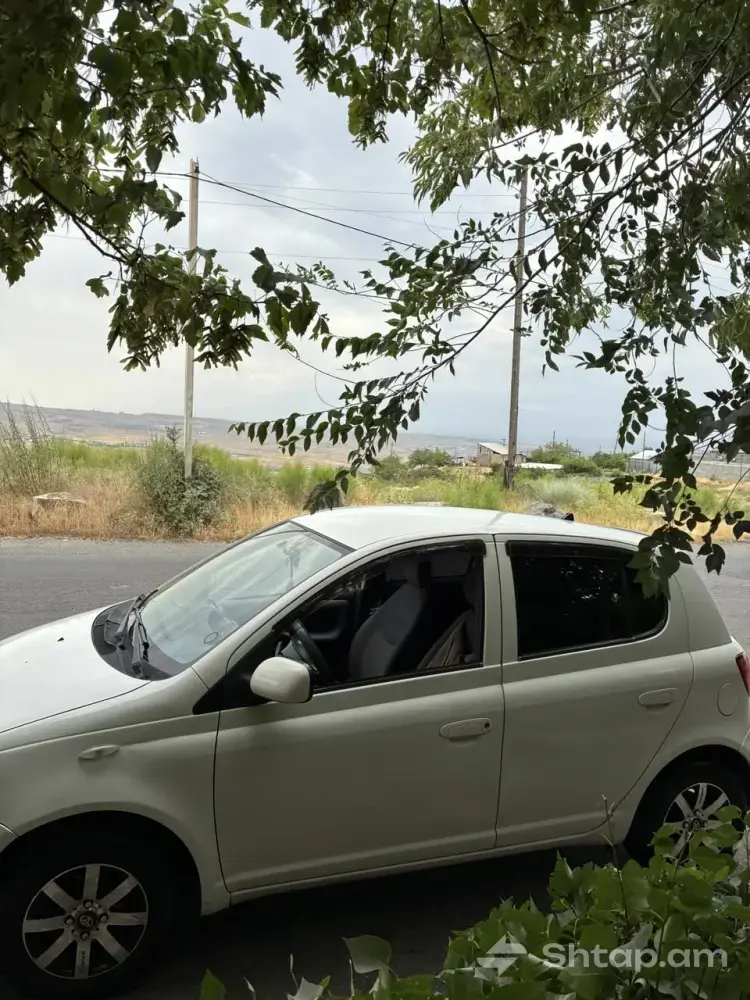Toyota Vitz Car for Sale 2
