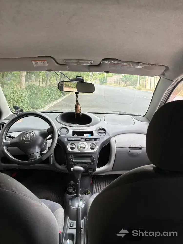Toyota Vitz Car for Sale 4
