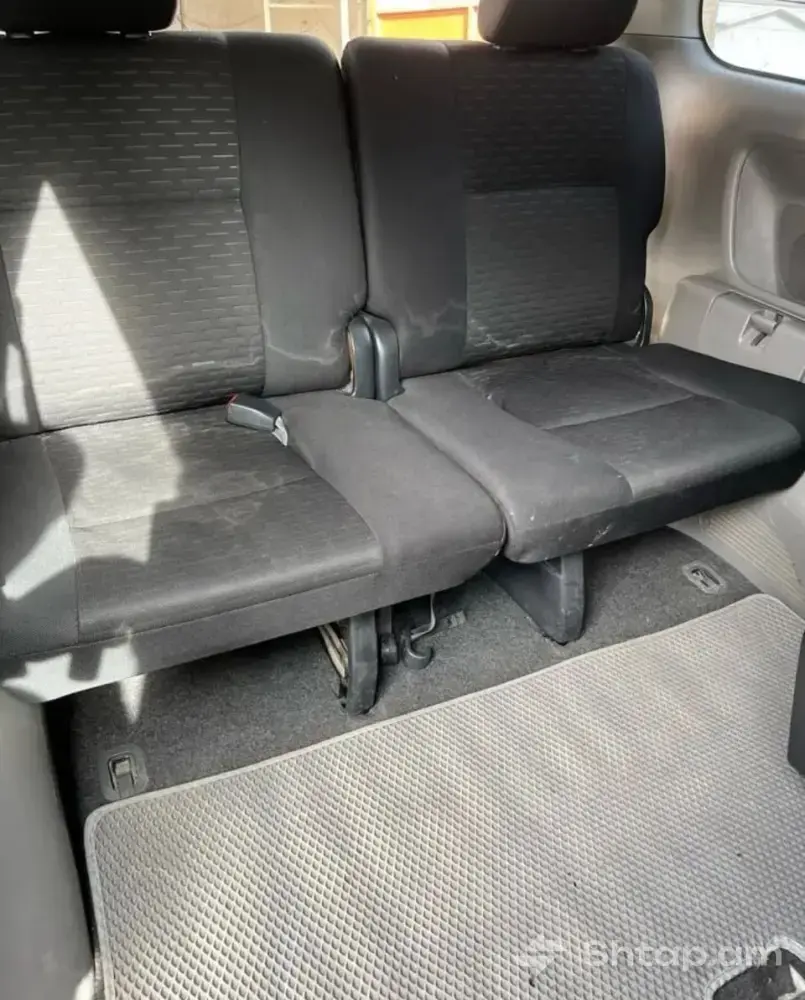 Toyota Voxy Minivan in Good Condition 1