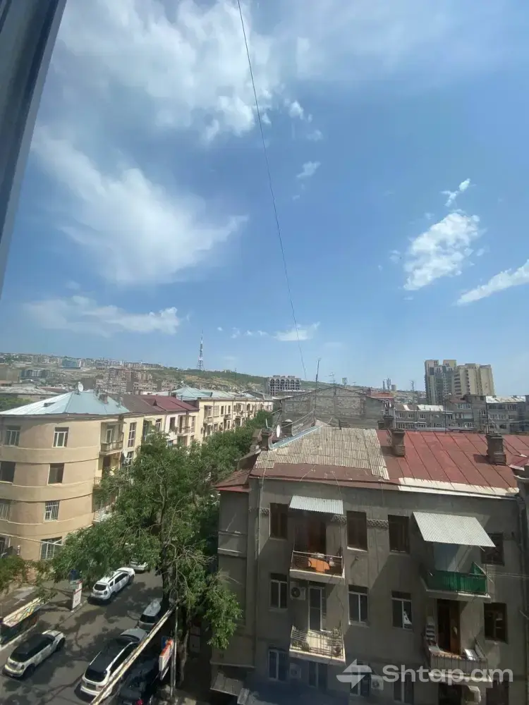 Վաճառվում է վերանորոգված բնակարան Վարդանանց փողոցում 1