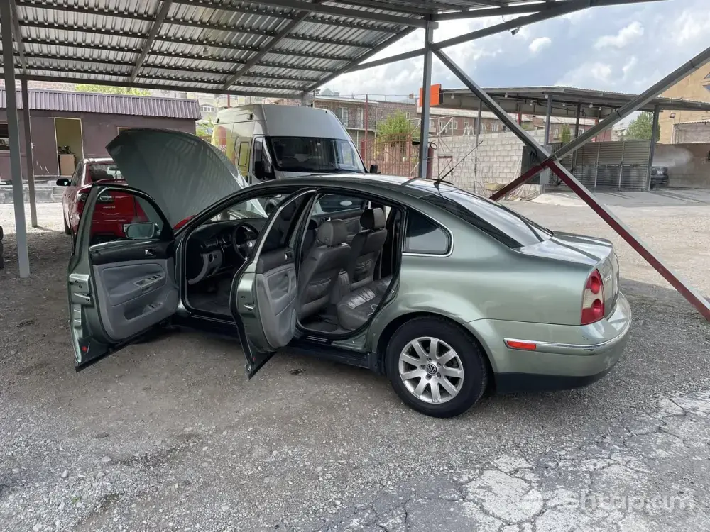 Վաճառվում է Volkswagen Passat 2001 3