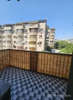 Apartment with Open Balcony and High Ceilings image thumbnail 3