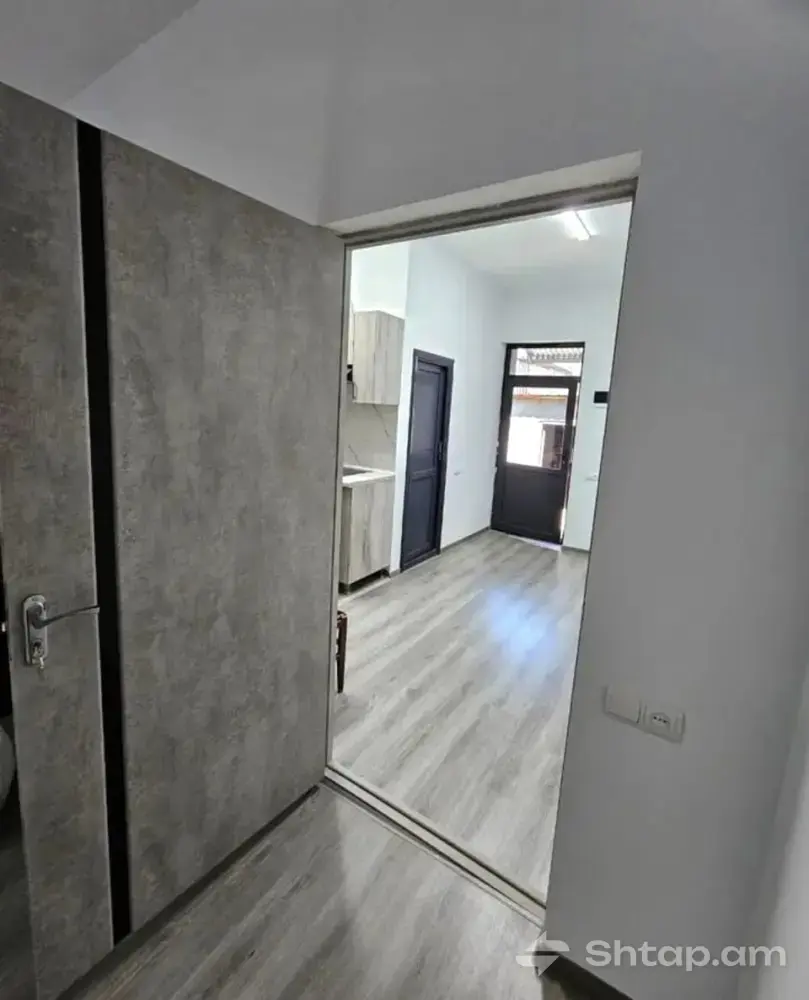 Renovated Apartment on Leningradyan Street 4
