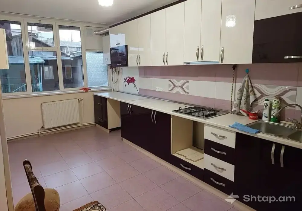 Bright and Cozy Apartment in Erebuni 0