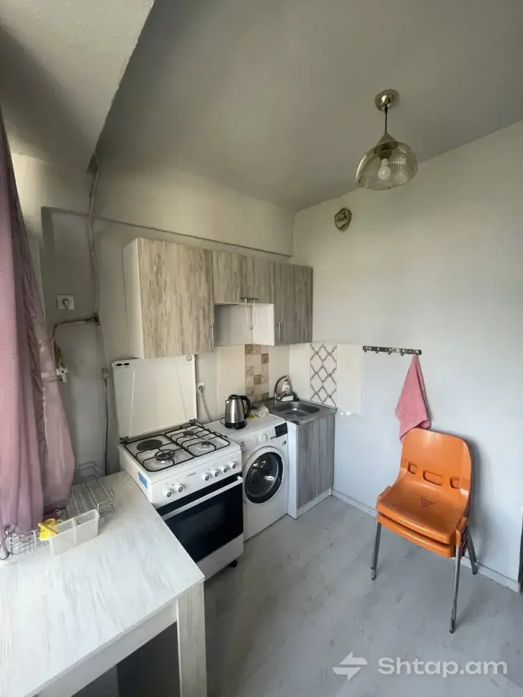Վարձով 1 սենյականոց բնակարան Շիրազի փողոցում 3