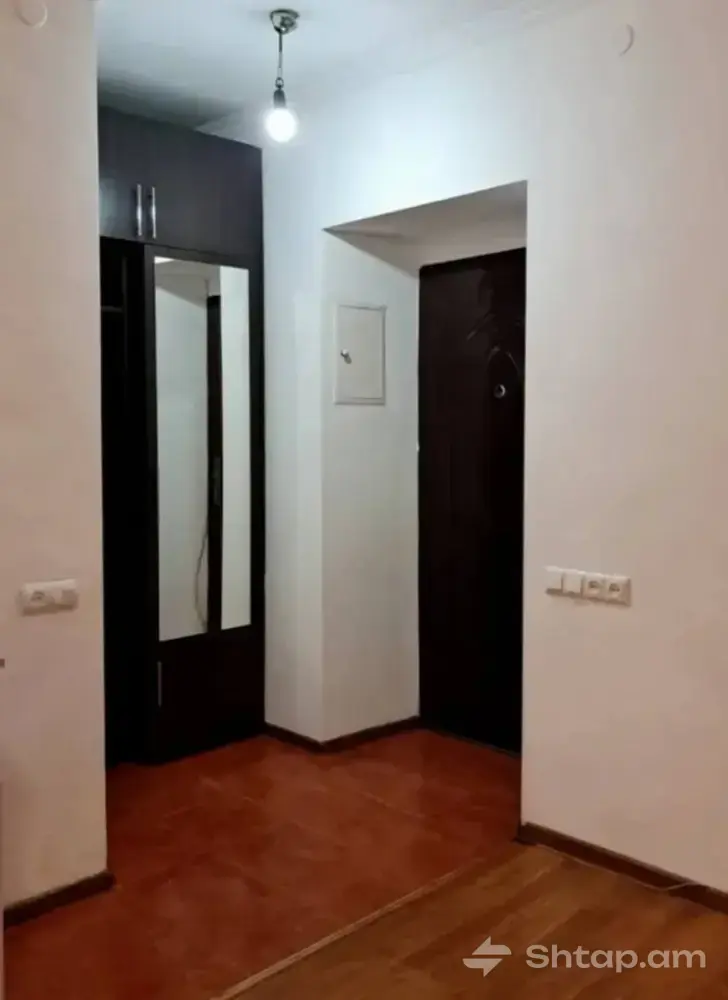 Bright Apartment Near the Metro 4
