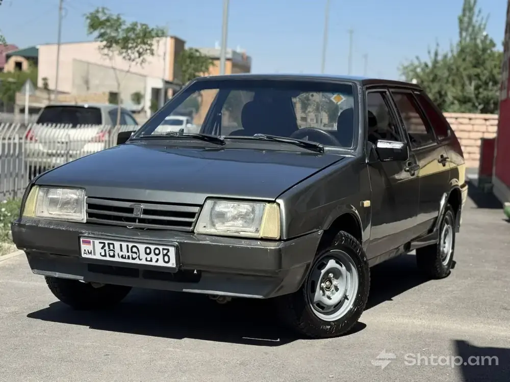 Buy VAZ Lada 21093 with New Engine 4