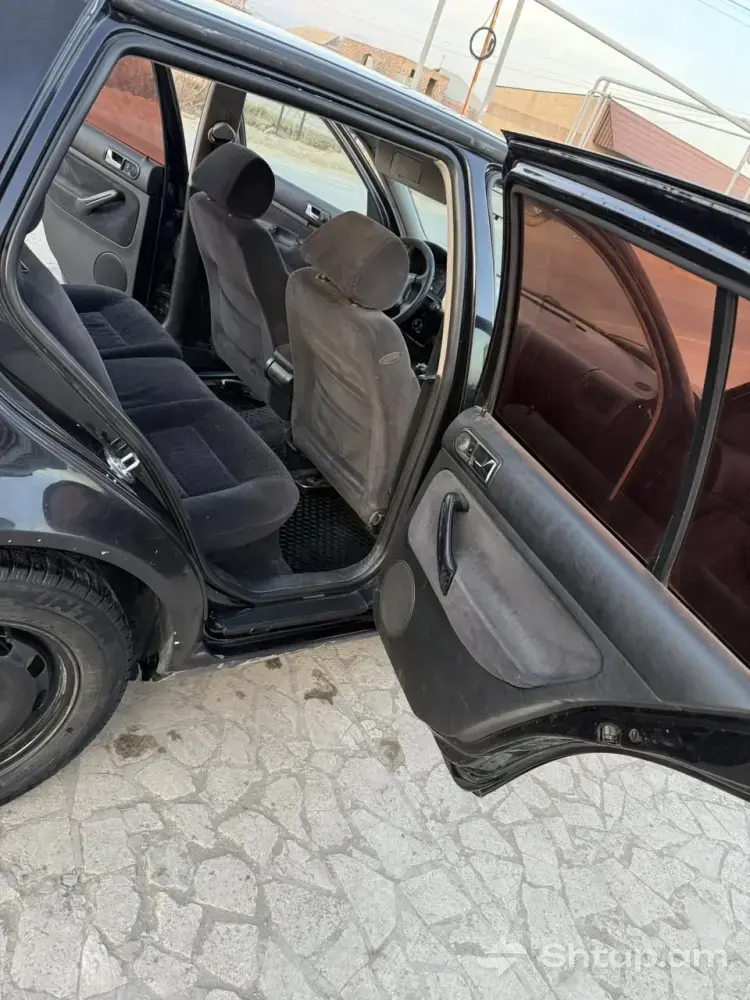 Volkswagen Golf in Perfect Condition 3