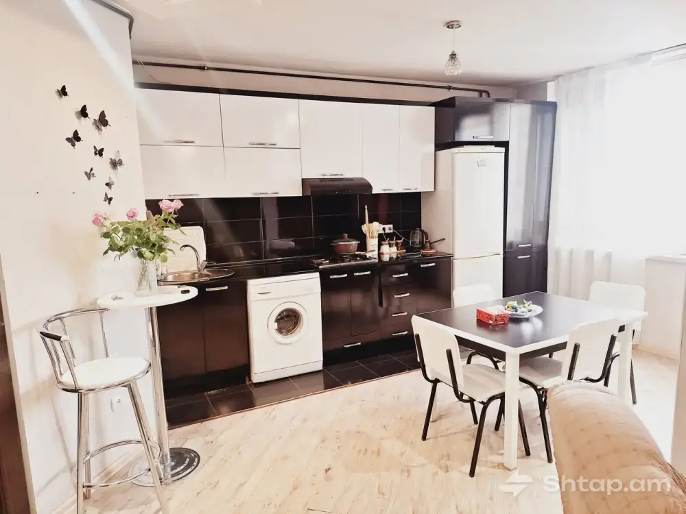 Euro-Renovated Apartment in Norashen District 4
