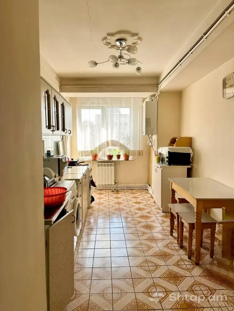Euro-Renovated 4-Room Apartment 2