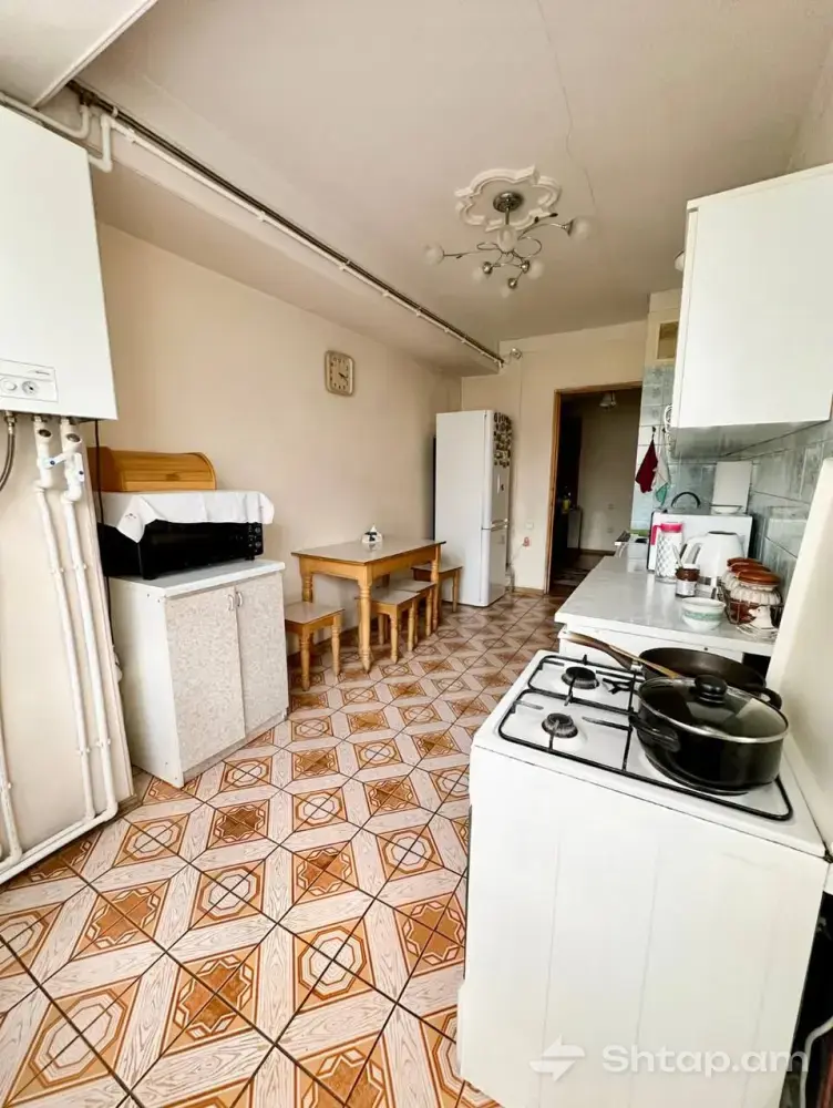 Euro-Renovated 4-Room Apartment 3