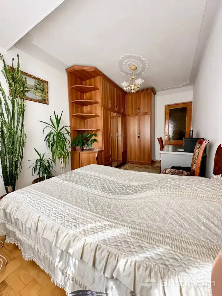 Euro-Renovated 4-Room Apartment 4